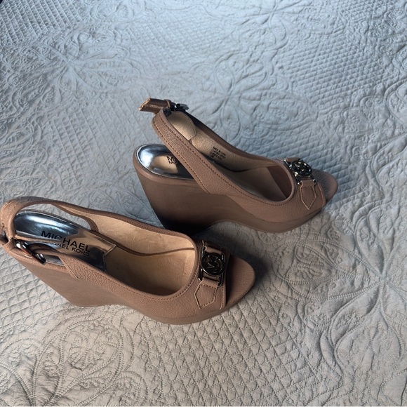 Michael Kors Tan Wedge Sandals - Picture 1 of 9